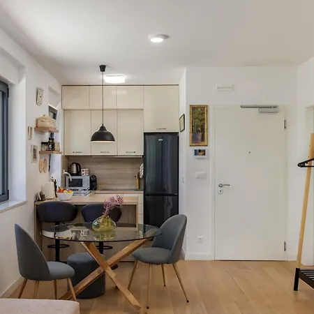 Stylish Moskar With Balcony & Parking Lapad *