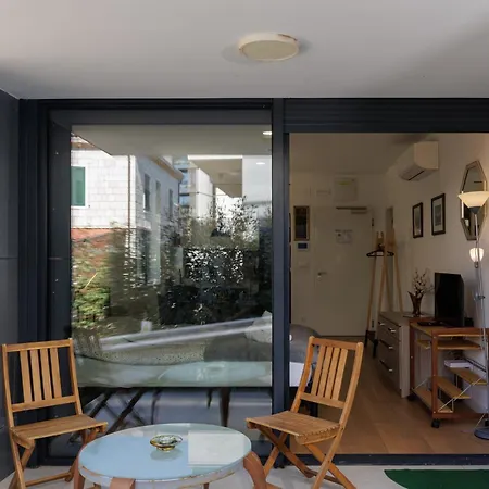 Апартаменты Stylish Moskar With Balcony & Parking Lapad Дубровник
