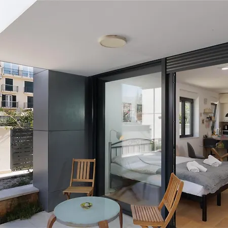 Stylish Moskar With Balcony & Parking Lapad