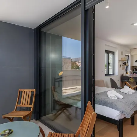 Stylish Moskar With Balcony & Parking Lapad