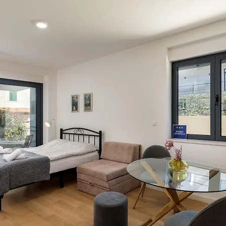 Stylish Moskar With Balcony & Parking Lapad Апартаменты