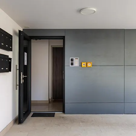 Апартаменты Stylish Moskar With Balcony & Parking Lapad
