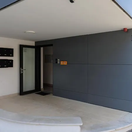 Stylish Moskar With Balcony & Parking Lapad *