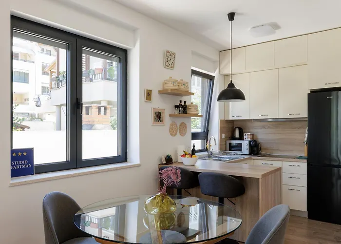 Stylish Moskar With Balcony & Parking Lapad 公寓