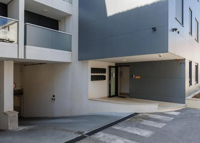 Stylish Moskar With Balcony & Parking Lapad *