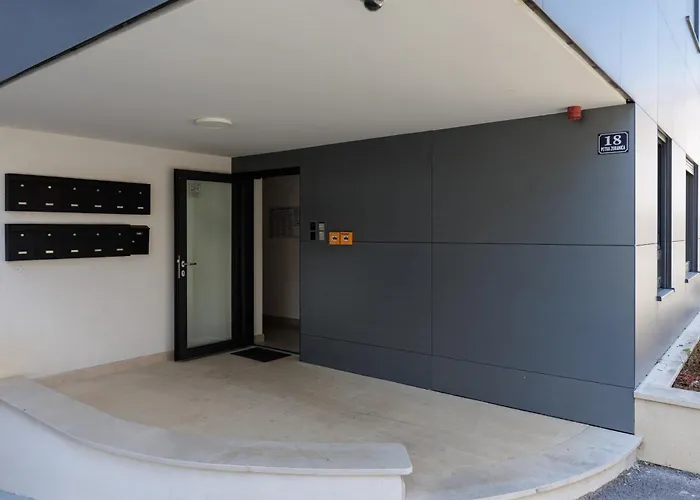 Stylish Moskar With Balcony & Parking Lapad *